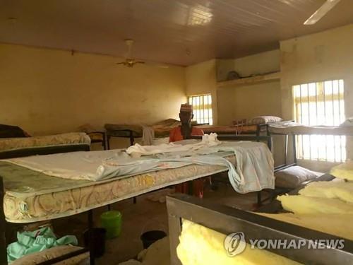 26일 여학생 300여명이 납치된 나이지리아 장게베 학교의 텅 빈기숙사 모습