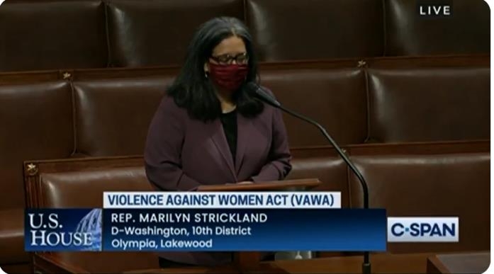 미국 의회에서 애틀랜타 총격 사건 철저 수사를 촉구하는 매릴린 스트리클런드 의원