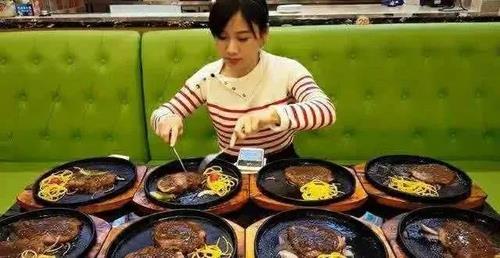 중국, 폭식 먹방에 벌금·행정처분…'음식낭비 금지'