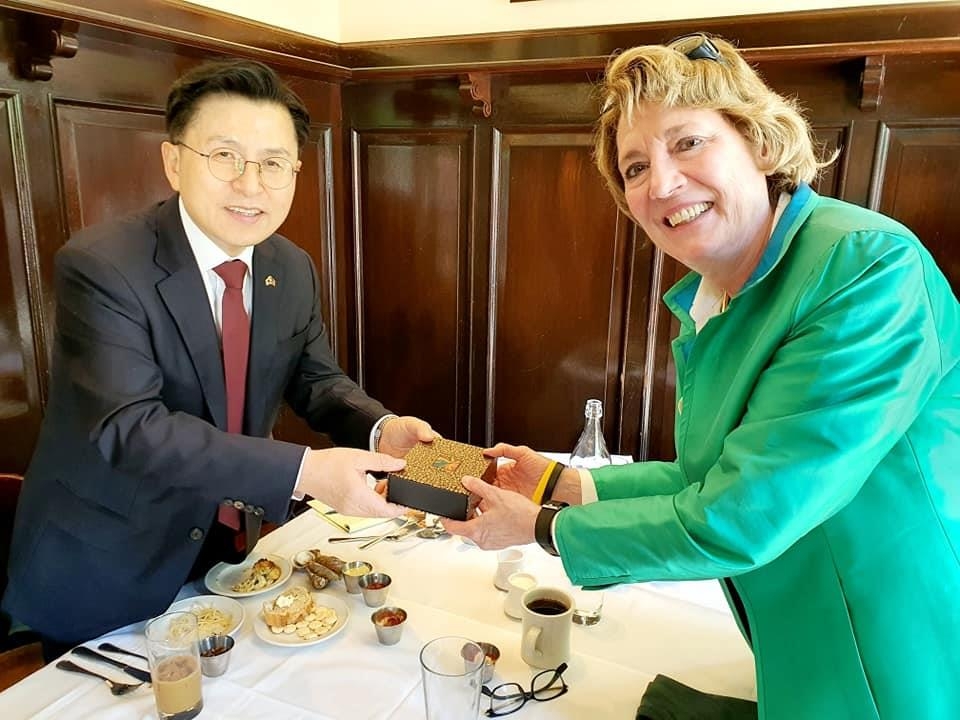 수잰 숄티(오른쪽) 북한자유연합 대표와 만난 황교안 전 미래통합당 대표