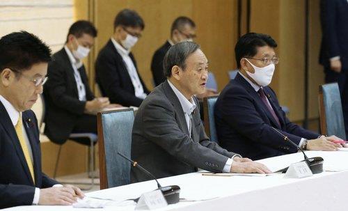 작년 9월 취임 직후 관저에서 디지털 개혁 관계 각료회의를 주재하고 있는 스가 요시히데 일본 총리. [교도=연합뉴스 자료사진]