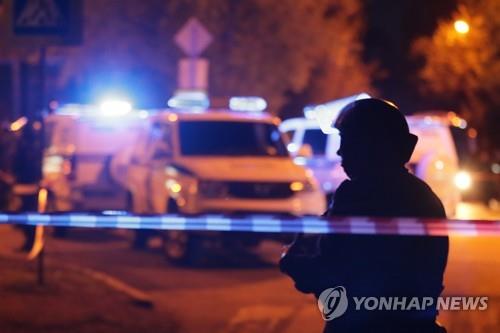 러 만취 남성 아파트 발코니서 길거리에 총격…"2명 중상"