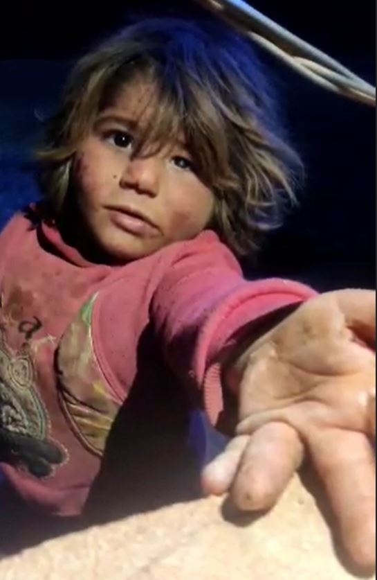 시리아 난민 캠프에서 살았던 6살 날라의 생전 모습