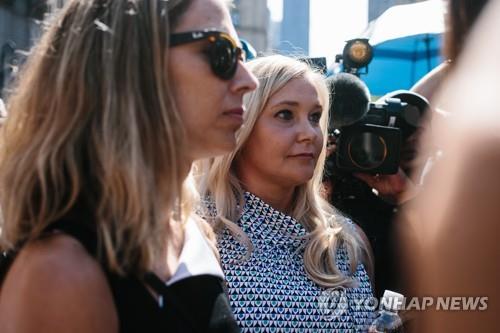 앤드루 왕자 상대로 소송 제기한 버지니아 주프레