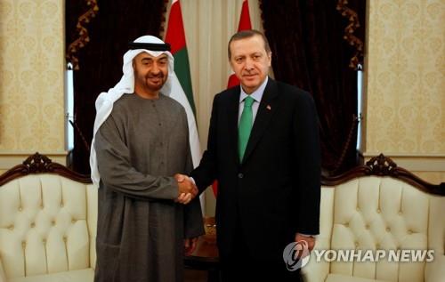 2012년 터키 앙카라에서 만난 에르도안(우) 터키 대통령과 무함마드 UAE 왕세제