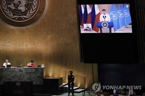 유엔 총회에서 화상 연설 중인 로드리고 두테르테 필리핀 대통령