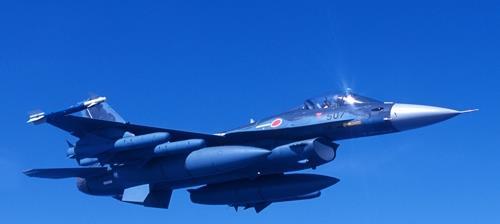 일본 F2 전투기 비행 중 조종석 덮개 떨어져 나가 긴급착륙