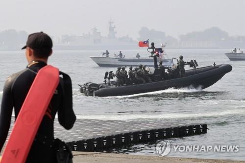중국 군사 위협에 침투 방어 훈련 벌이는 대만 해군