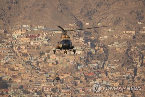 14일 탈레반 군 퍼레이드에 등장한 헬기