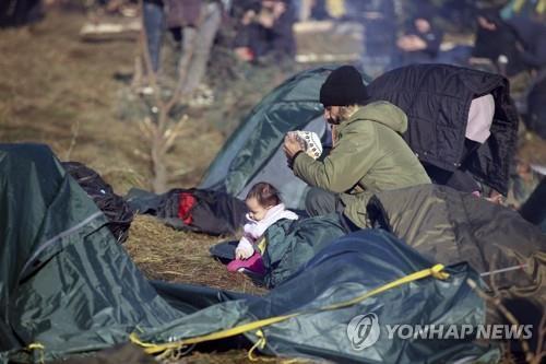 Migrants from the Middle East are homeless on the Belarus-Polish border