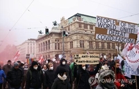 '오미크론 퍼지는데'…유럽 곳곳서 코로나 방역 항의 시위