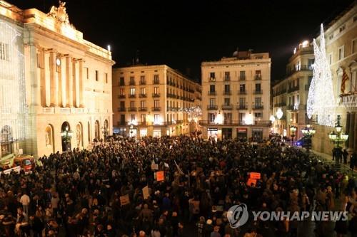방역 정책에 반대하는 스페인 시위대