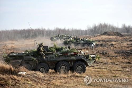 러시아와 군사적 긴장 속 기갑 기동 훈련하는 우크라이나군