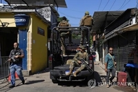 코로나 대응 힘든데…브라질 리우서 '마약조직·민병대와 전쟁'