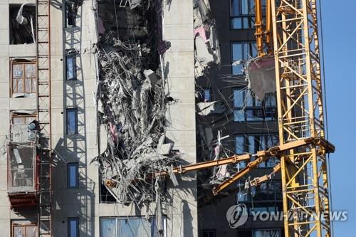 붕괴사고가 발생한 광주 서구 화정아이파크 아파트 상층부