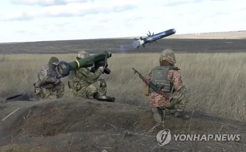 우크라이나군 미국산 대전차미사일 '재블린' 발사 훈련