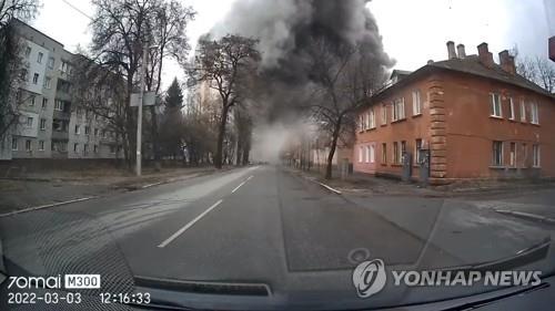 [우크라 침공] 체르니히우서 러시아군 학교·민가 공습…22명 사망(종합)