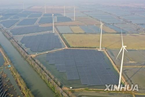 중국 양저우의 풍력·태양광 복합 발전 단지