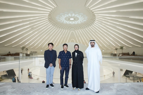 이수만, UAE 장관 환담…"아랍 건물 SM 메타버스에 유치 희망"