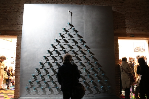 "목숨걸고 왔다"…반전 상징 된 베네치아비엔날레 우크라관