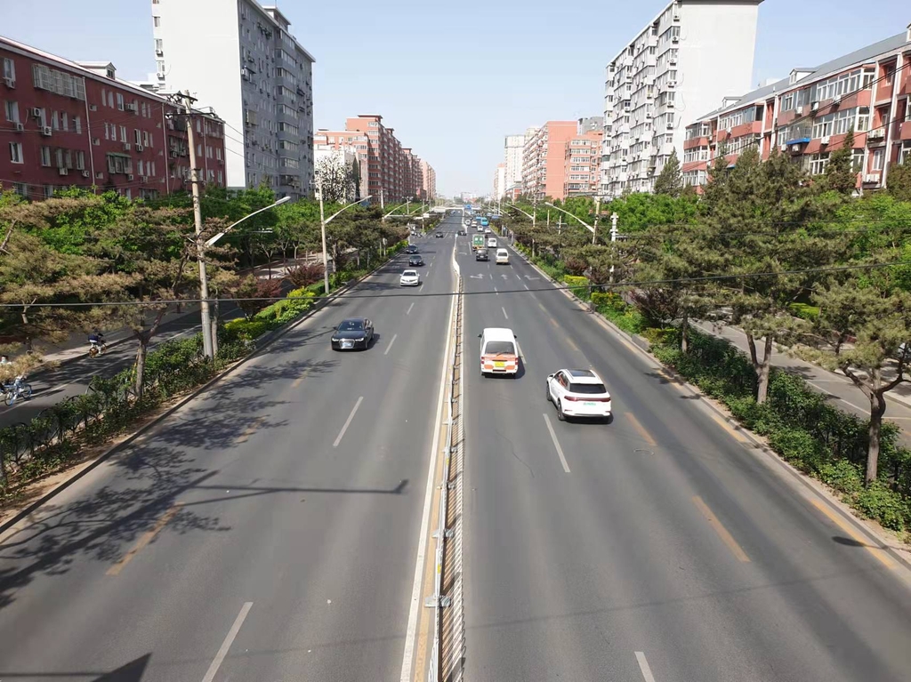 코로나19로 차량이 크게 줄어든 베이징 도로