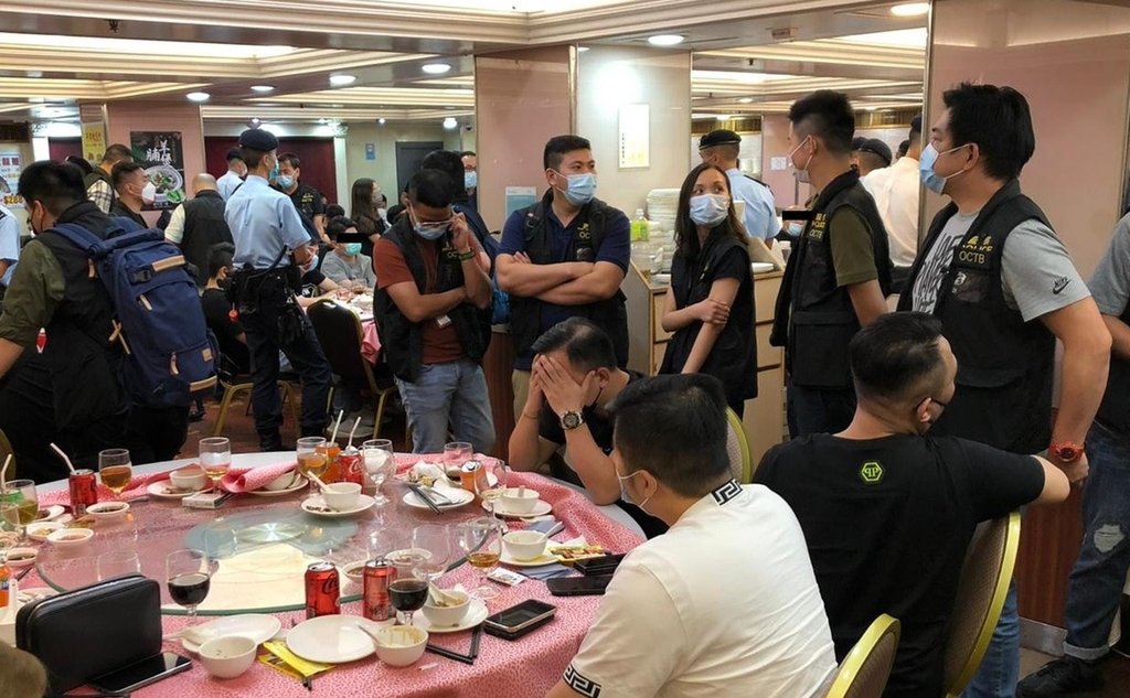 홍콩 경찰, 삼합회 생일파티 현장 급습