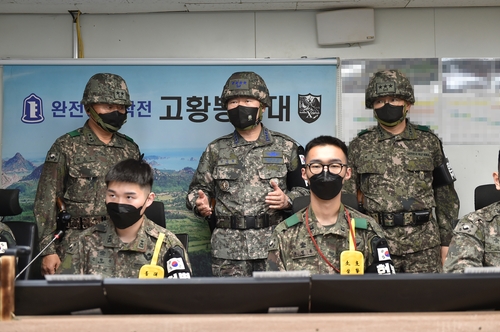 합참의장, 최전방 22사단 경계태세 점검…"전술도발에 단호대응"