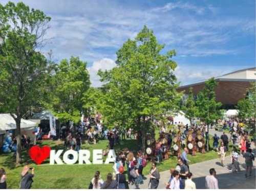 부다페스트 밀레나리쉬 공원에서 열린 '한국의 날' 축제 장면