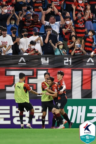 Jeong Jae-hee scores a 2-1 comeback goal for Pohang