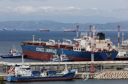 지난 13일 러시아 나코드카 항구에 정박한 유조선