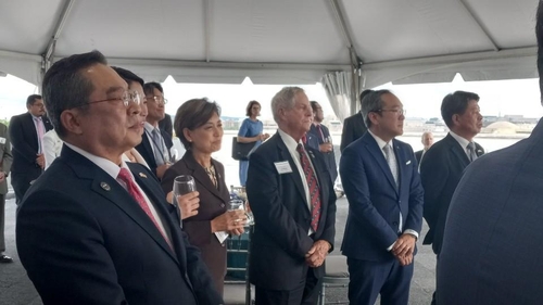 무역협회 행사 참석한 영김 미 연방 하원의원(왼쪽에서 두번째)