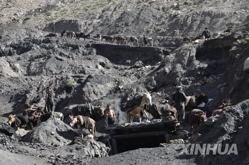 아프간 바글란주의 석탄 광산.
