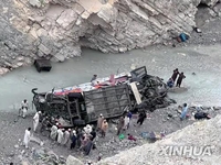 파키스탄·인도 산악지대서 잇따라 버스 추락…총 36명 사망(종합)