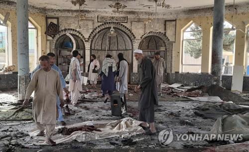  작년 10월 아프간 북부 쿤두즈에서 발생한 모스크 폭발 현장.