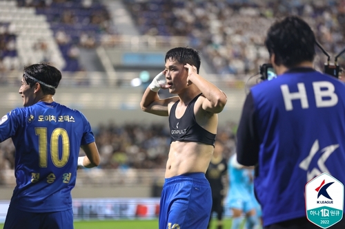 대구FC전에서 결승골을 터트린 수원 오현규의 세리머니 모습.