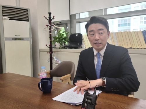 부산 찾은 강훈식 후보