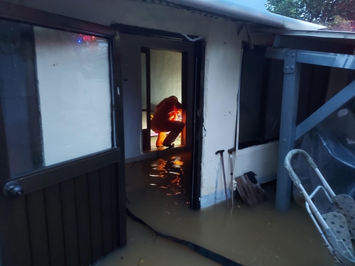 폭우로 침수된 완주군의 한 주택
