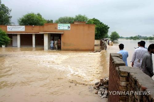 폭우로 홍수가 발생한 파키스탄 데라 이스마일 칸 지역.