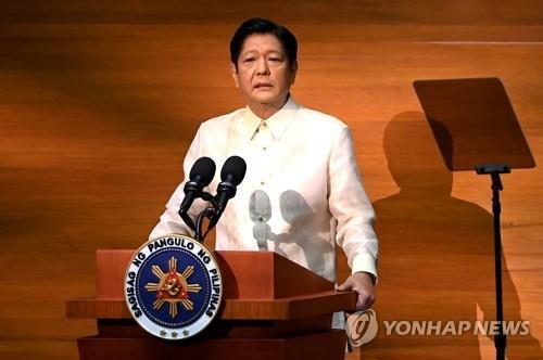 취임 후 첫 국정연설중인 마르코스 필리핀 대통령