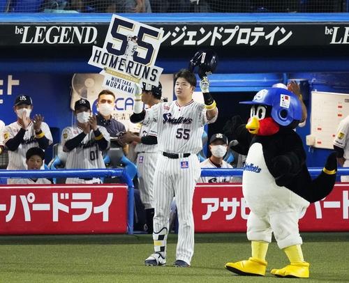 村上が日本人最多本塁打記録を樹立