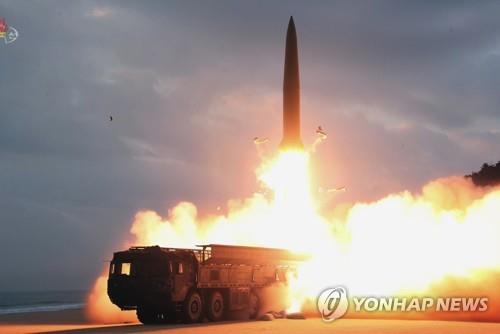 북한, 동해로 단거리 탄도미사일 1발 발사…美항모 입항 반발(종합2보)