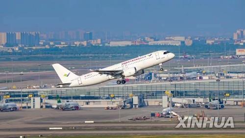 지난 5월 상하이 푸둥국제공항 이륙하는 C919