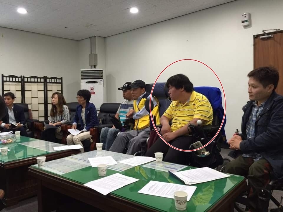 2016년 장애인 콜택시 감차 반대 활동 당시의 고인