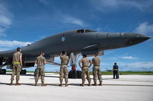 괌에 배치된 B-1B 전략 폭격기