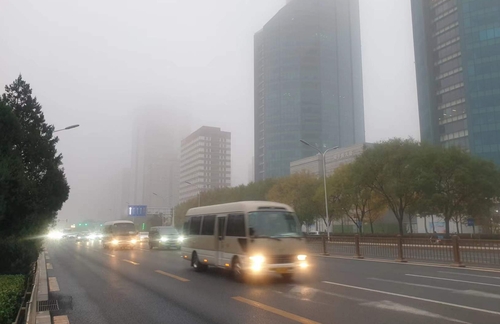 중국 베이징 미세먼지 기승…'온종일 흐린 하늘'