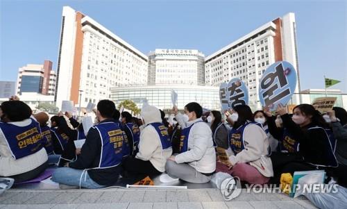 서울대병원 노조 사흘간 파업 돌입…"필수인력 충원·임금인상"