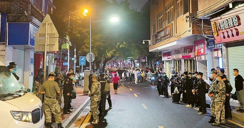 中광저우 봉쇄지역 주민들도 탈출…철조망·콘크리트벽 넘어