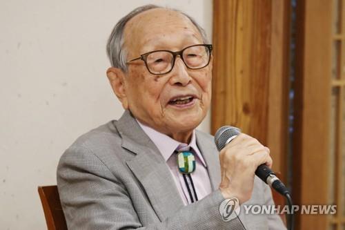 102세 철학자 김형석 "자신의 인격 크기만큼 행복 느껴"