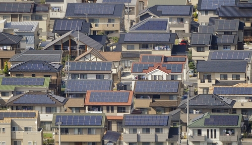 도쿄서 2025년부터 새집 지을 때 태양광 패널 설치해야