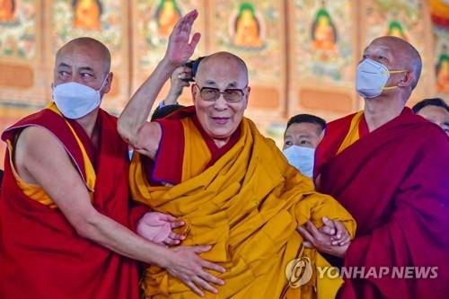 달라이 라마 "중국, 조직적으로 불교 파괴…믿음은 못 짓밟아"